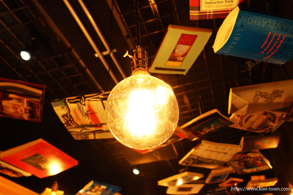 泊まれる本屋の宿泊空間と水回りをご紹介します!!